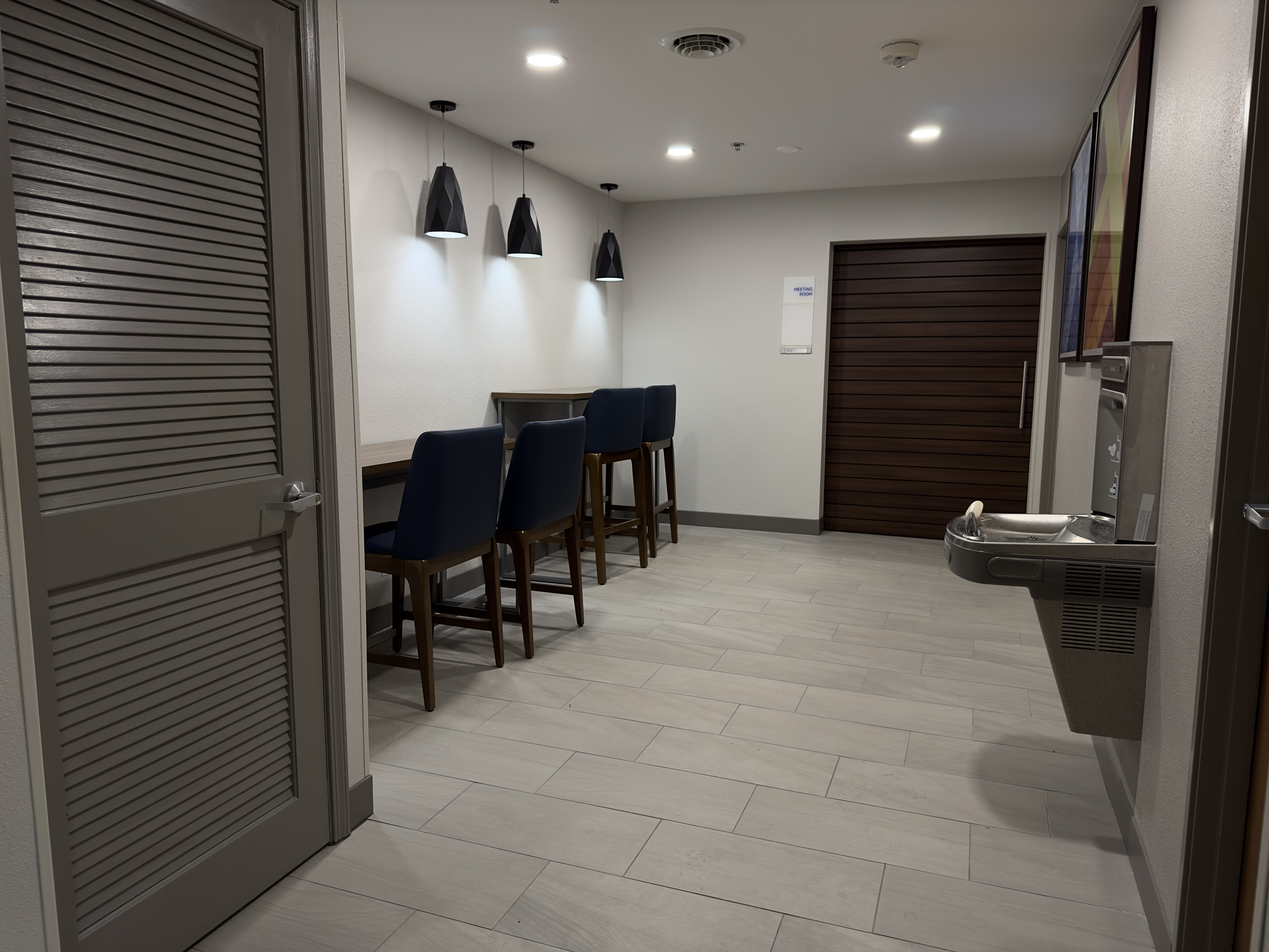 Holiday Inn Express, Tuscola, IL - Image 4