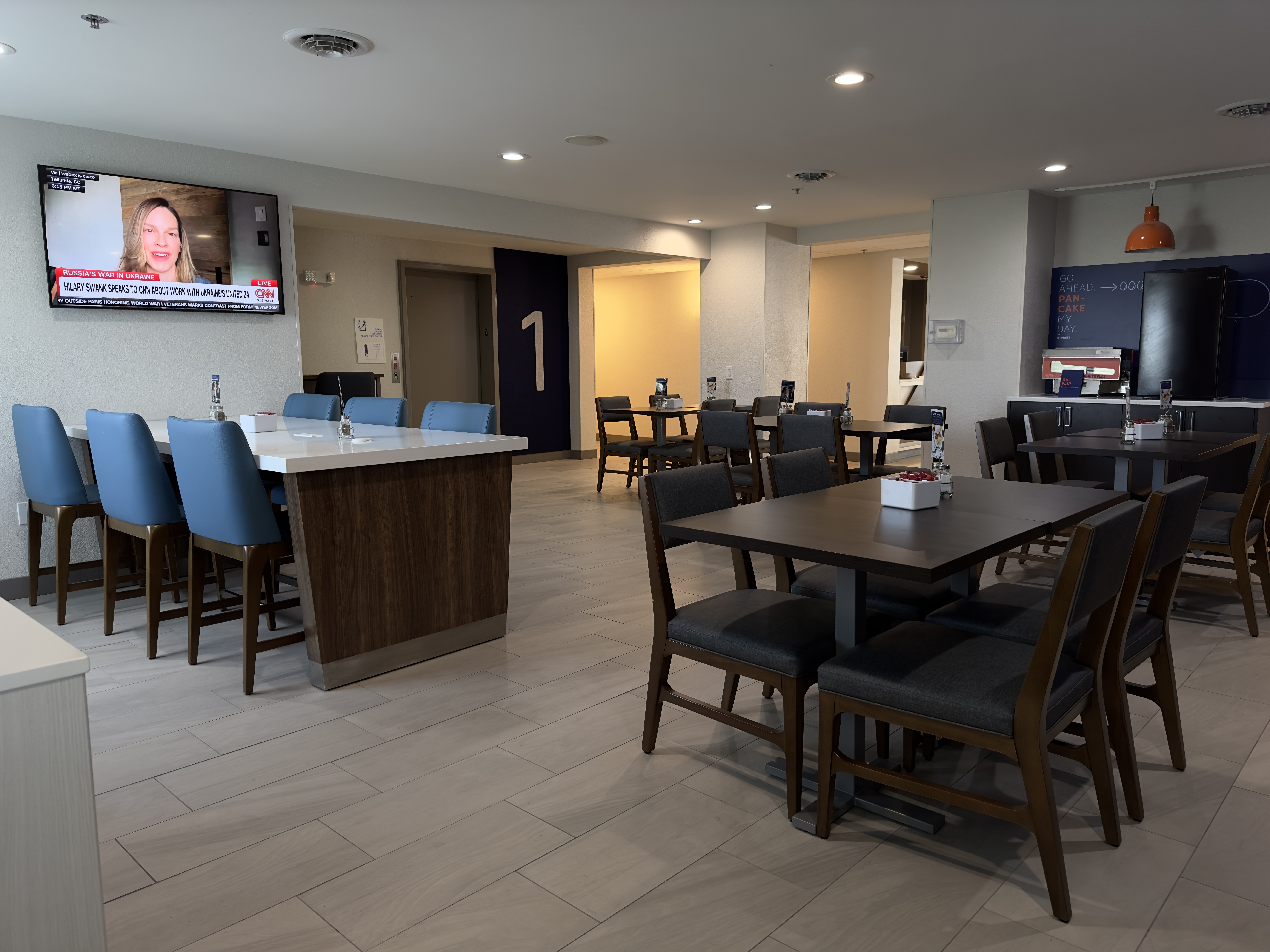 Holiday Inn Express, Tuscola, IL - Image 9