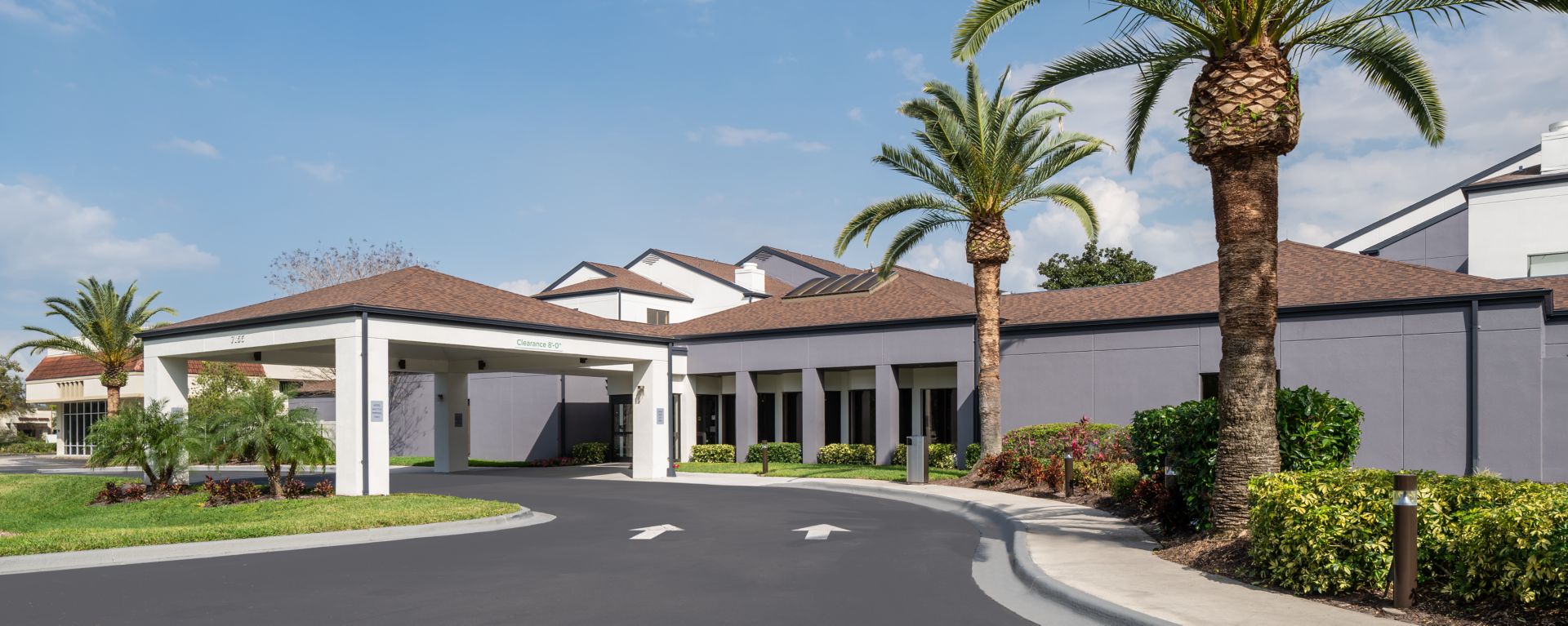 Courtyard by Marriott MCO Orlando hotel exterior and covered entrance